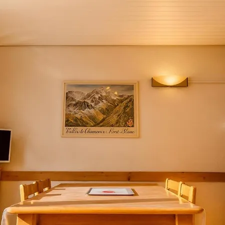 Bright With Views Of Mont Blanc Appartamento